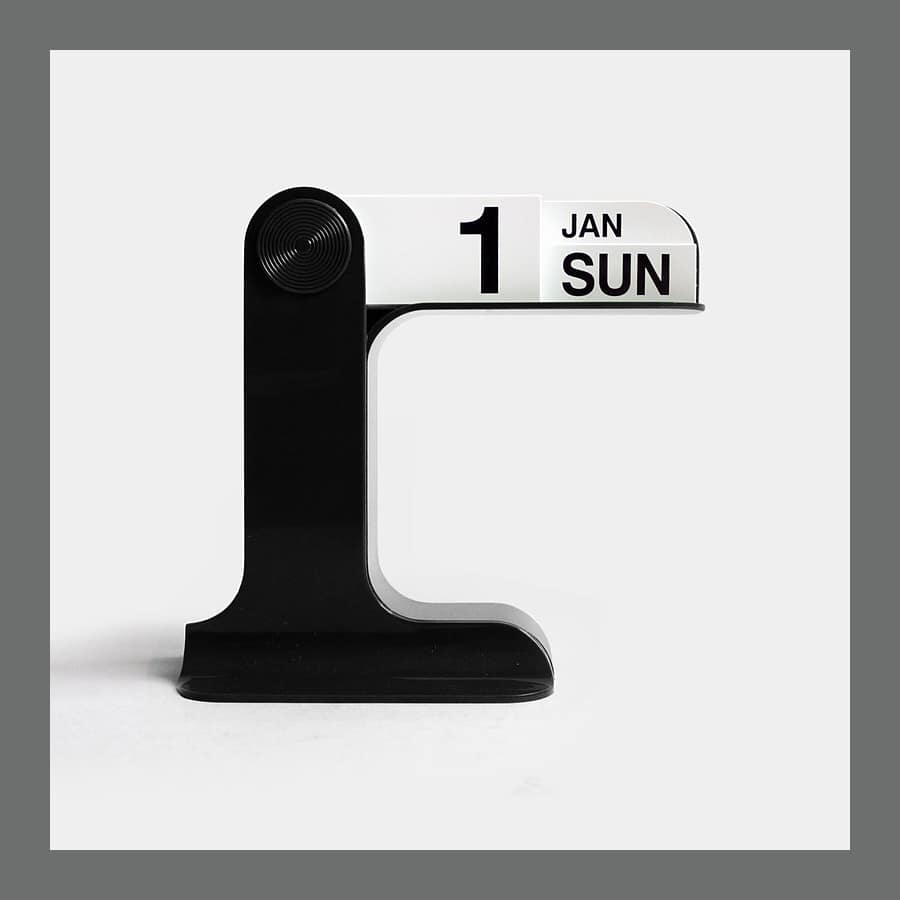 Black Enzo Mari flip calendar showing 1 Jan Sun