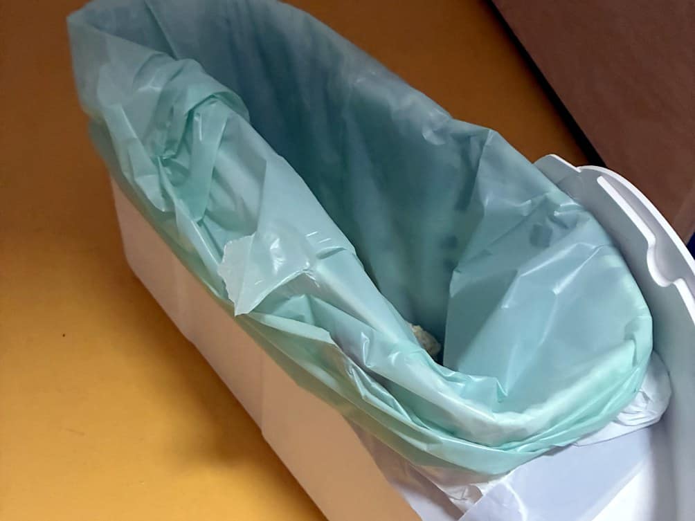 Green Toraphene compostable caddy liner fitted inside the pull-out waste bin of a PETKIT litter tray